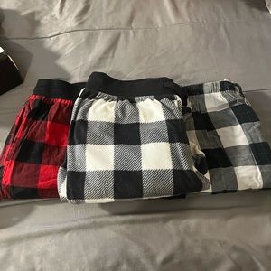 Aeropostal blackandwhite sizeM/target redandblack sizeM/target blackandwhite S